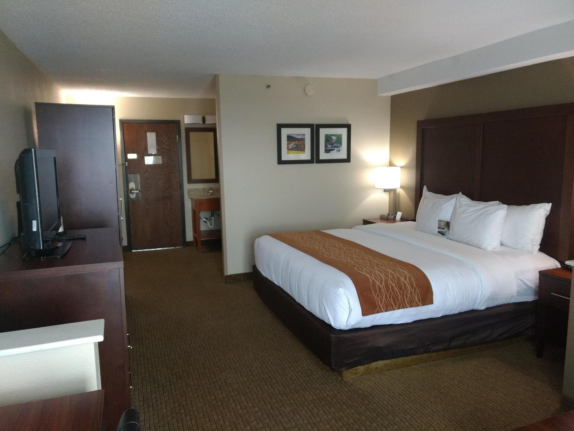 Comfort Inn&Suites near Danville Mall Extérieur photo