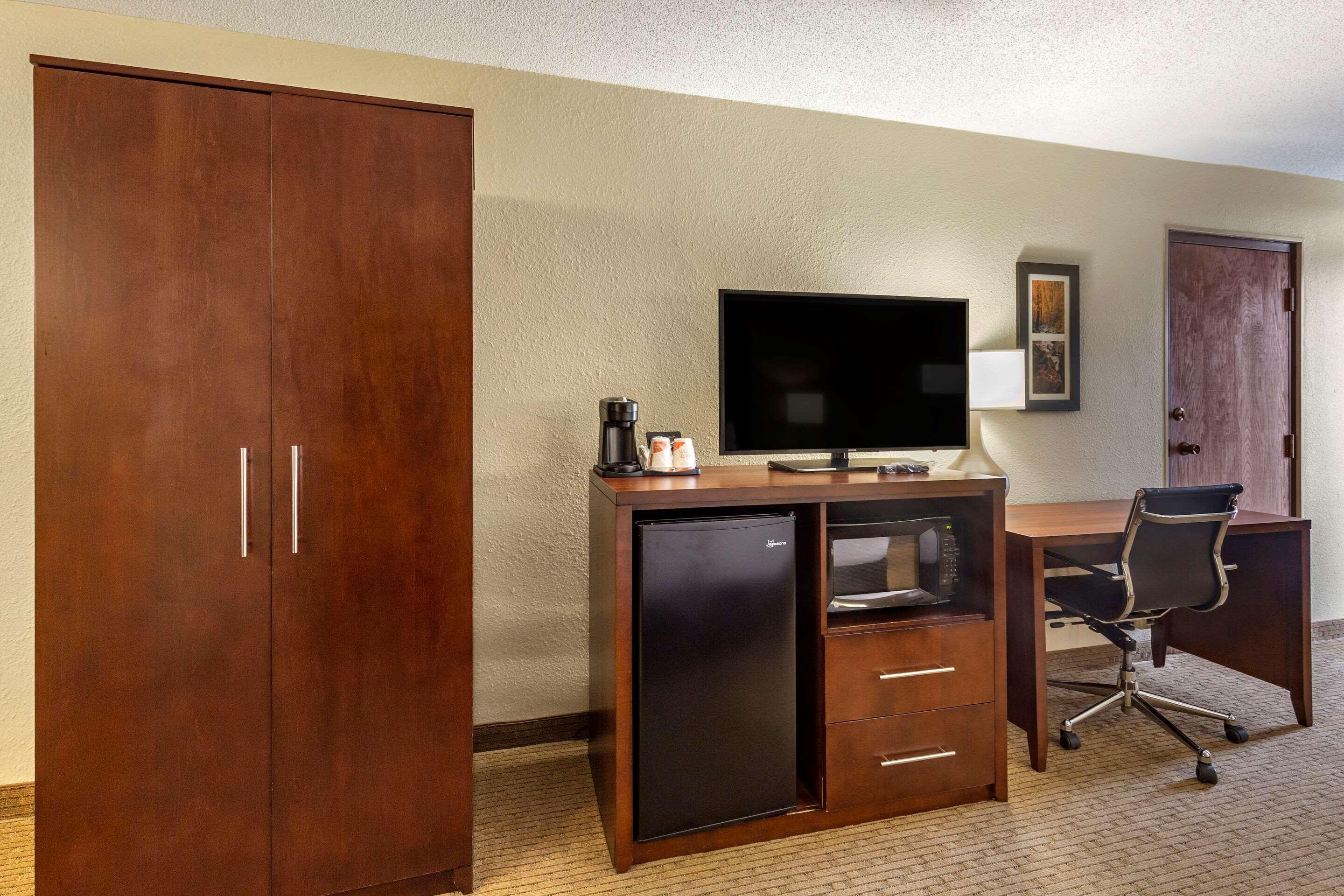 Comfort Inn&Suites near Danville Mall Extérieur photo