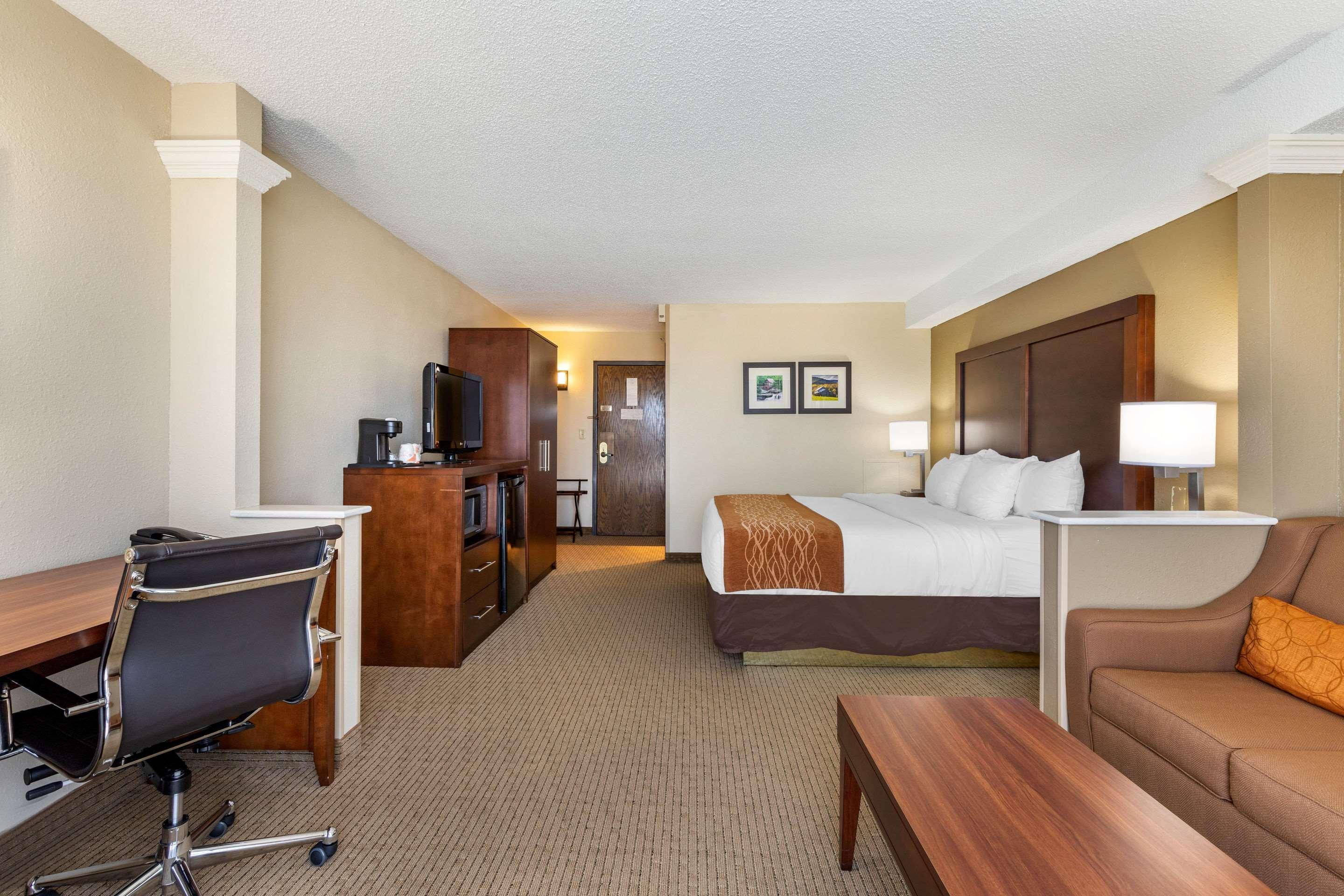 Comfort Inn&Suites near Danville Mall Extérieur photo