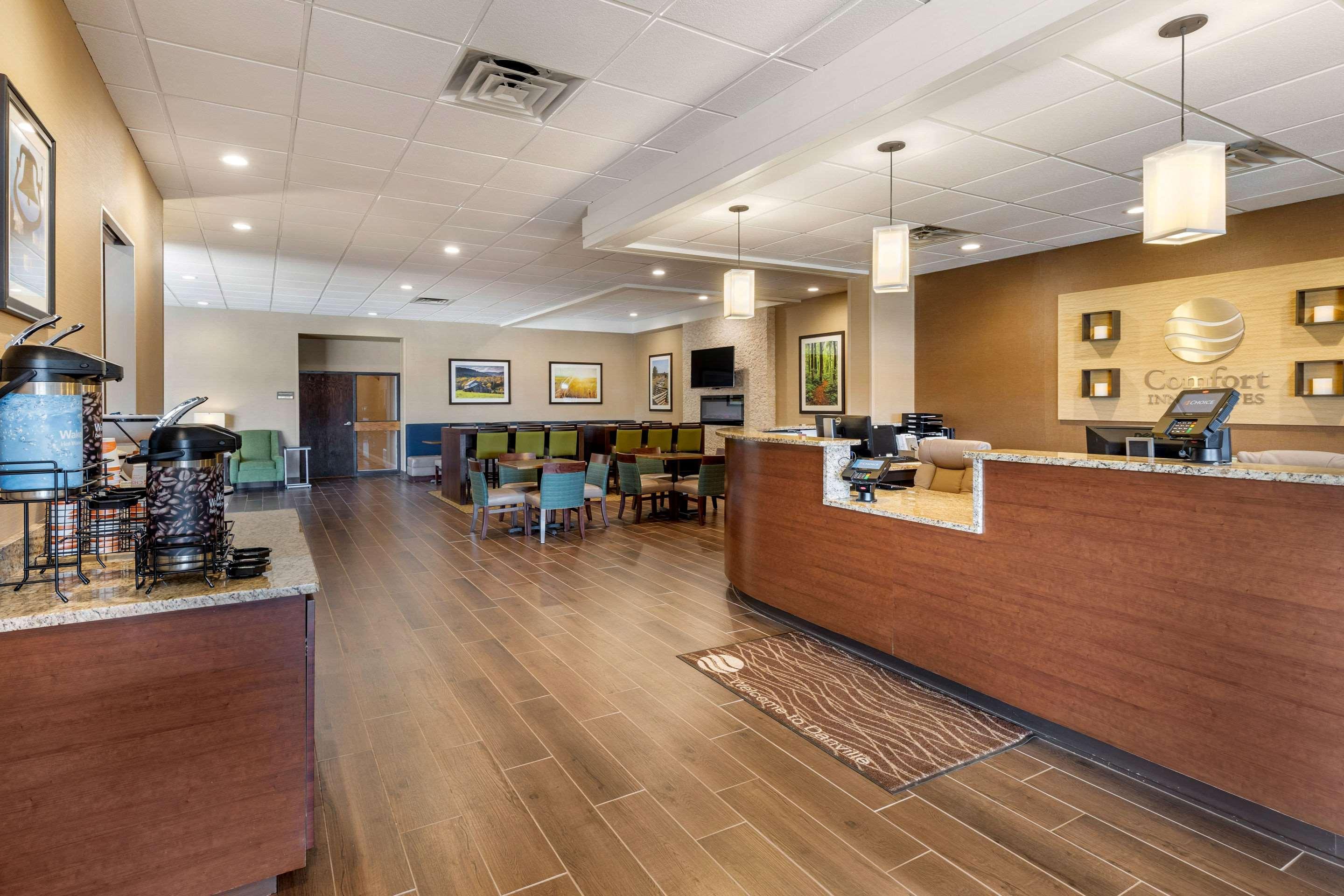 Comfort Inn&Suites near Danville Mall Extérieur photo