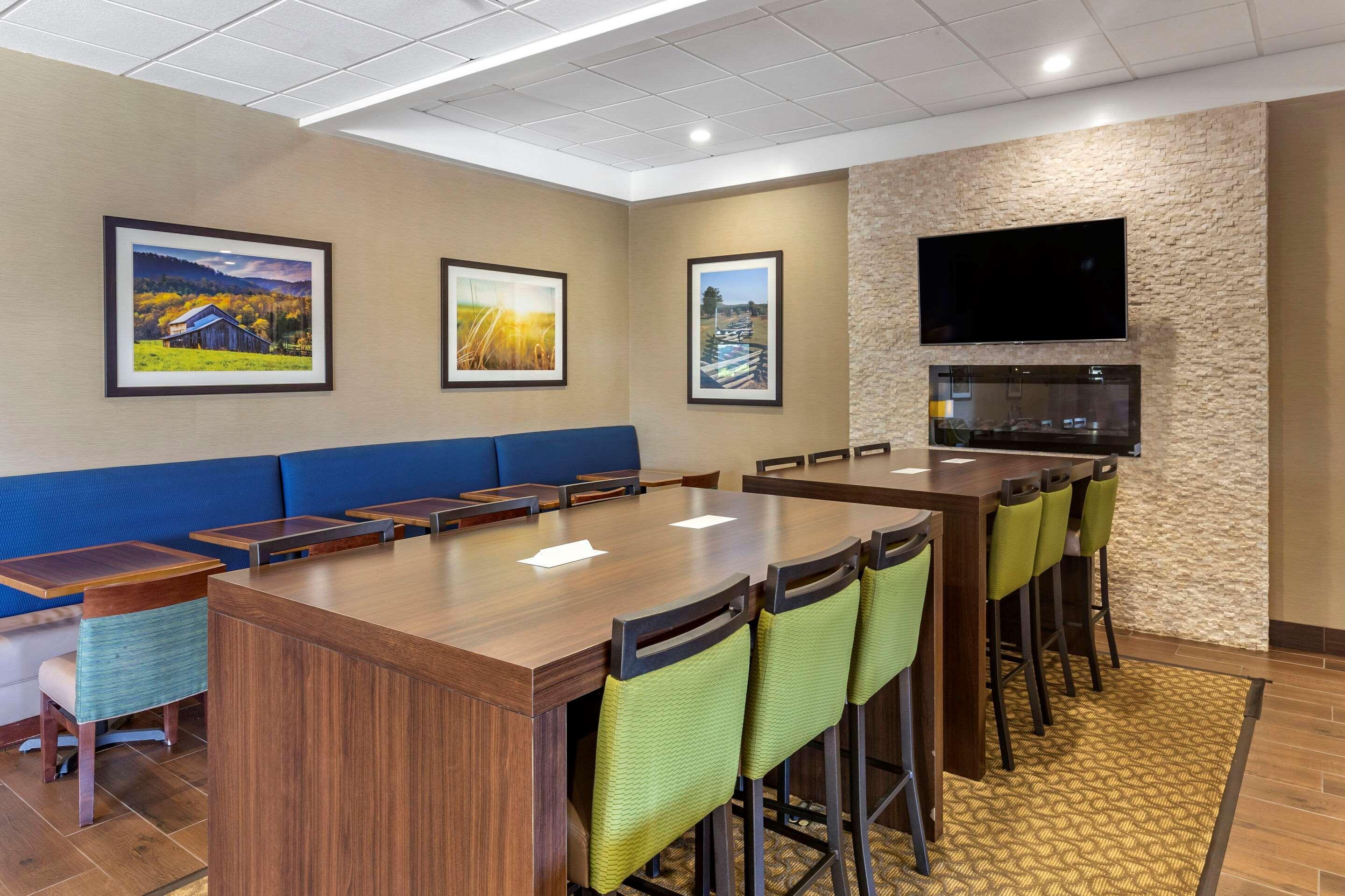 Comfort Inn&Suites near Danville Mall Extérieur photo