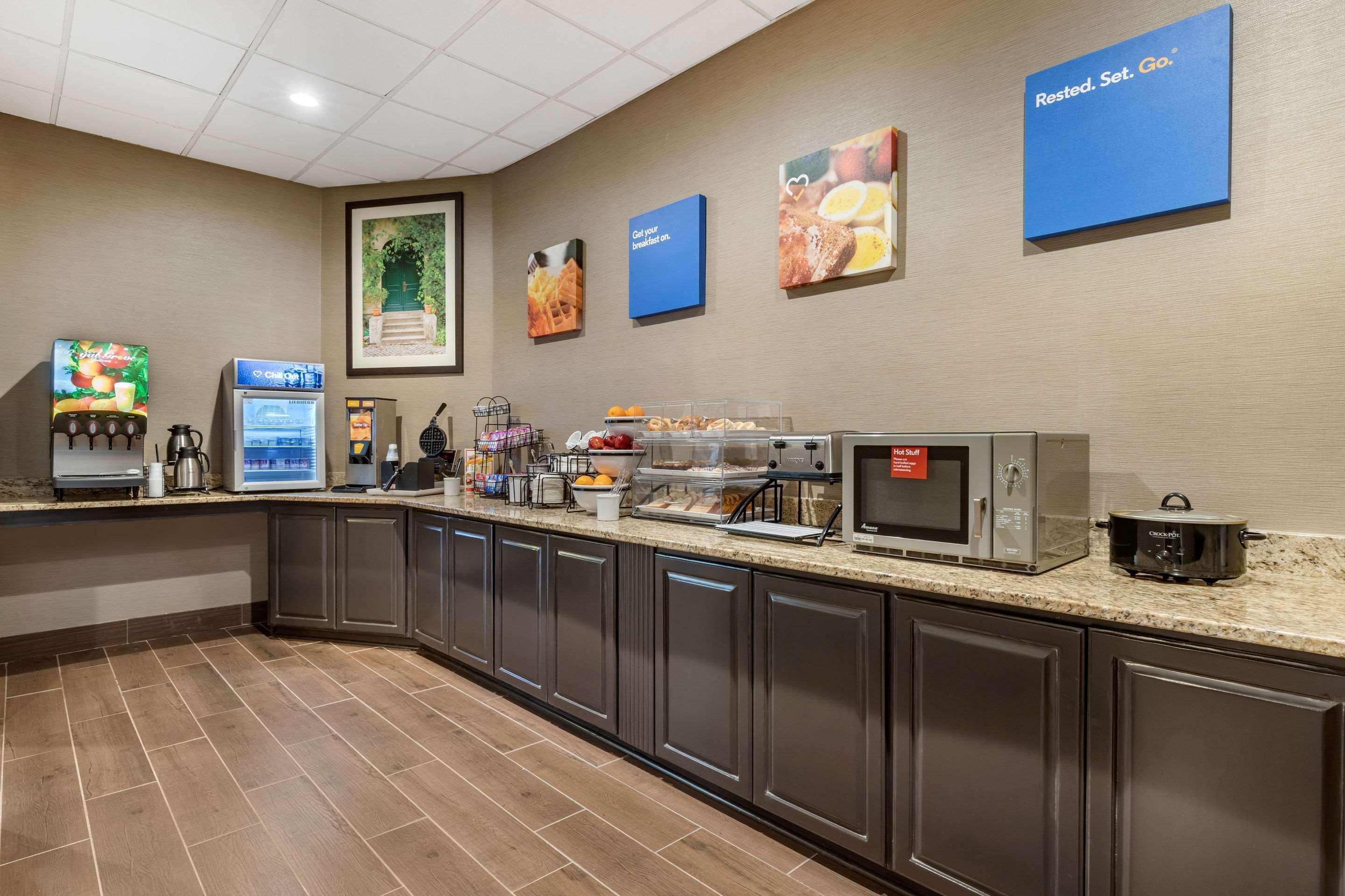 Comfort Inn&Suites near Danville Mall Extérieur photo