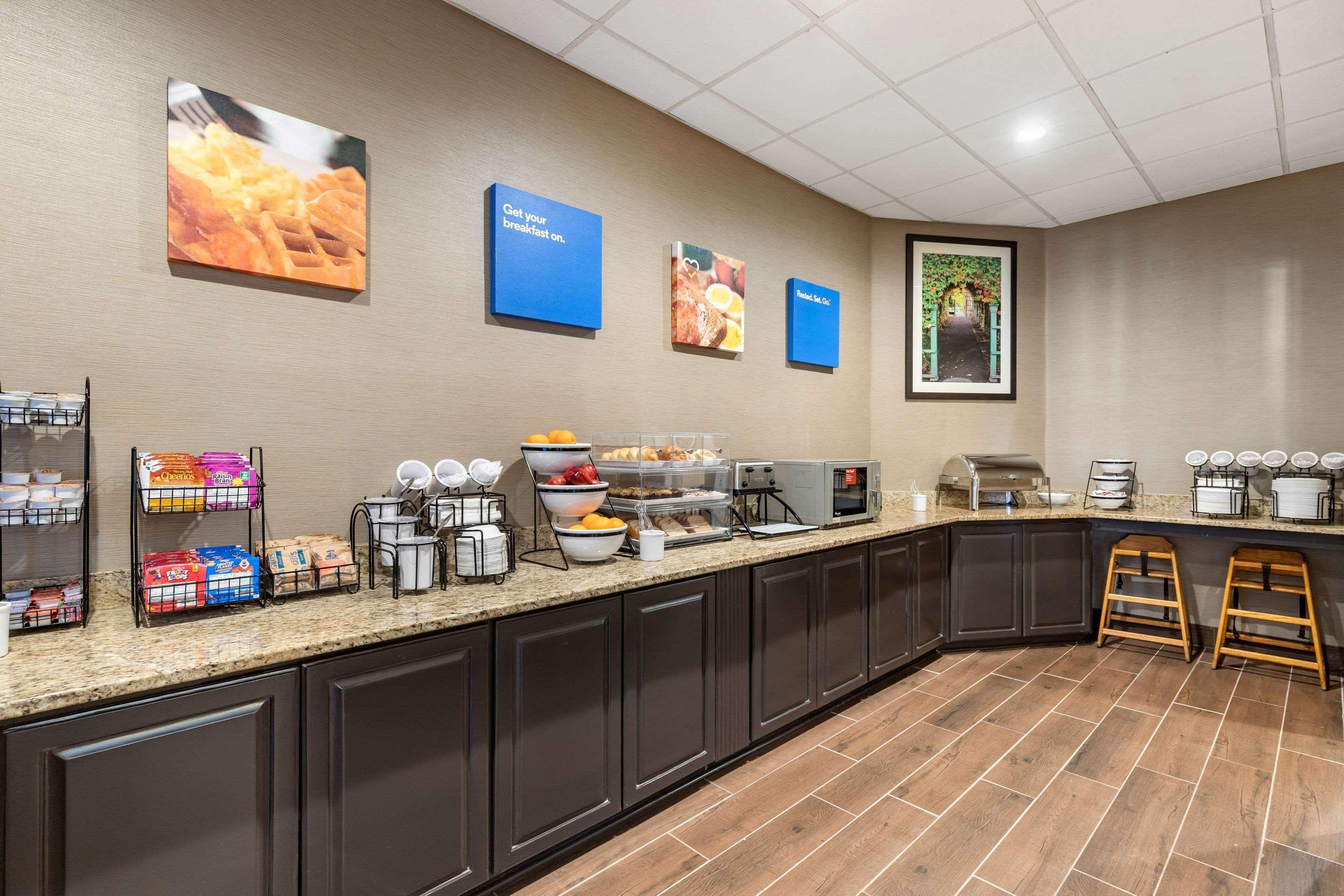 Comfort Inn&Suites near Danville Mall Extérieur photo